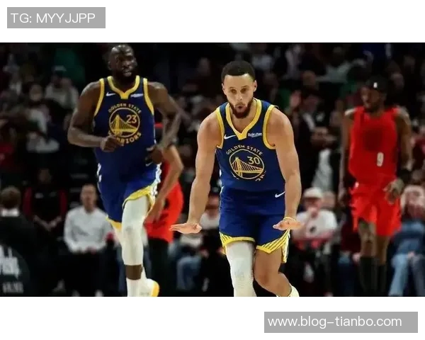 库里状态低迷仅得7分却助攻11次三节轻松打卡展现团队精神