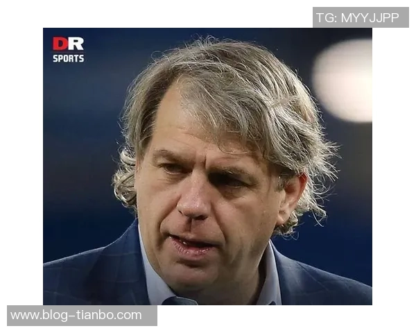 白堡球迷愤怒抗议切尔西老板主帅赛季中途离任引发不满情绪